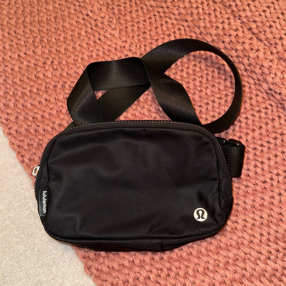Lululemon belt bag